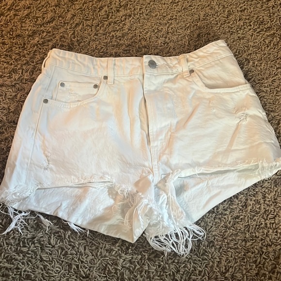 White denim Zara shorts - Picture 1 of 3